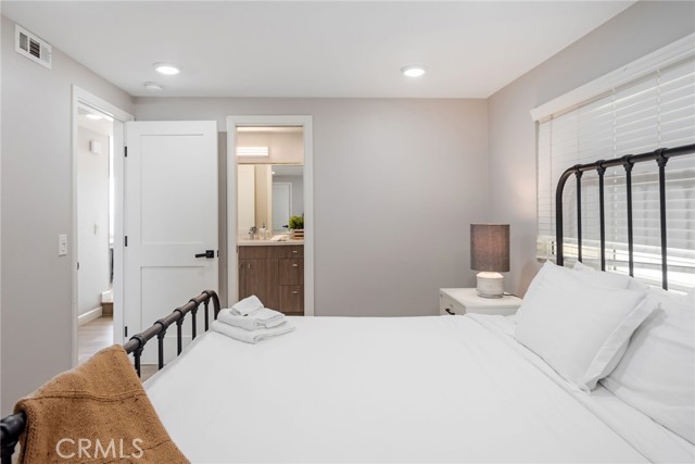 2208 The Strand, Manhattan Beach CA: https://media.crmls.org/medias/51ec2f47-1a02-4100-8dff-d65aebb57962.jpg
