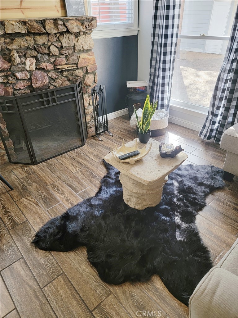 https://media.crmls.org/medias/51ec7361-b4f5-416c-b647-ba117d0e7423.jpg?preset=X-Large