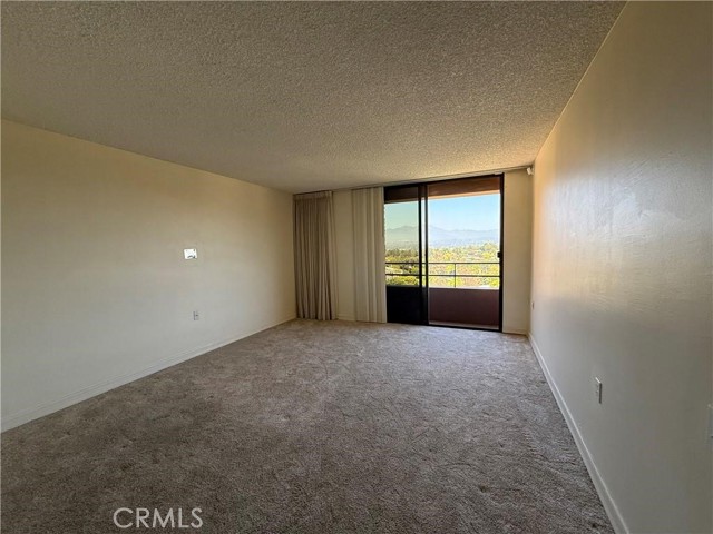 24055 Paseo Del Lago 1058, Laguna Woods CA: https://media.crmls.org/medias/51ee48bd-9b8d-443f-9624-b2362c7b0046.jpg