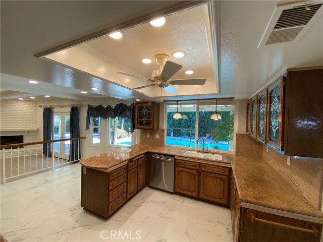 2072 Maverick Circle, La Verne CA: https://media.crmls.org/medias/51ee7690-7b3b-4e09-98f9-3a2d98b1041c.jpg