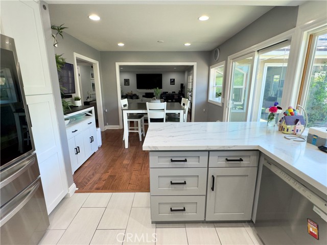 Detail Gallery Image 9 of 57 For 629 E Riverview Ave, Orange,  CA 92865 - 4 Beds | 2 Baths