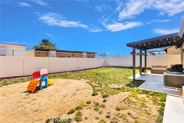 Detail Gallery Image 41 of 49 For 8179 Taft, Oak Hills,  CA 92344 - 4 Beds | 2 Baths