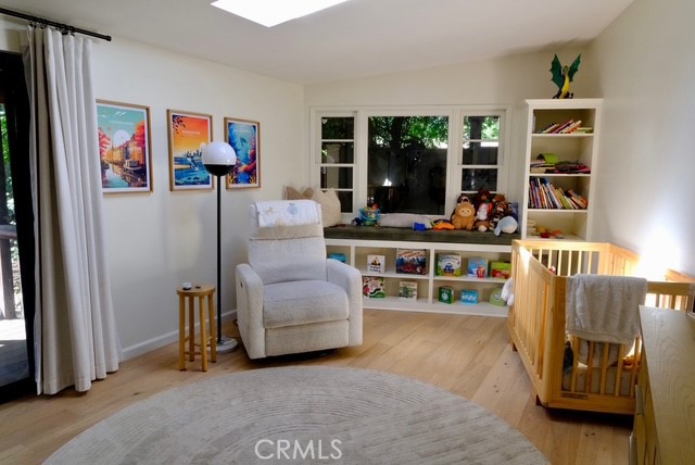 https://media.crmls.org/medias/51ef8dbf-e715-455c-832b-e3034d665b02.jpg?preset=X-Large