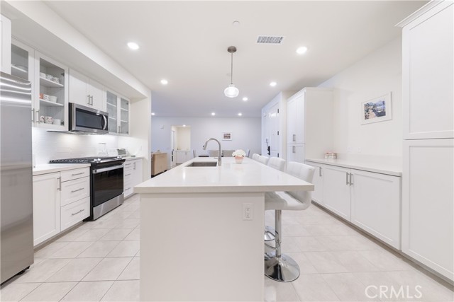 16235 Dawn Way, Tustin CA: https://media.crmls.org/medias/51efac7e-5203-48f5-a9f0-e5fe74c6e636.jpg