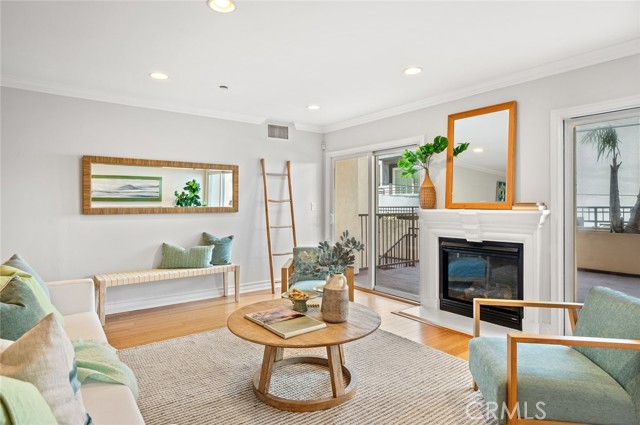 1828 Glendon Avenue, Los Angeles CA: https://media.crmls.org/medias/51efd12c-1d26-48a6-acc4-3d7ad2721218.jpg
