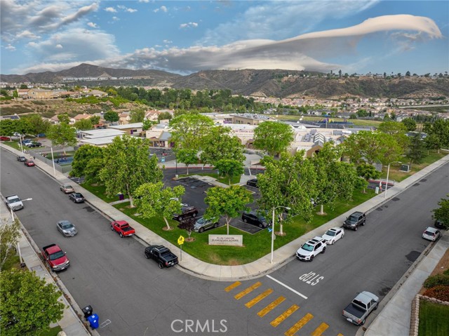 20019 Franks Way, Saugus CA: https://media.crmls.org/medias/51f10d04-3057-4a0f-906e-b7c476142e34.jpg