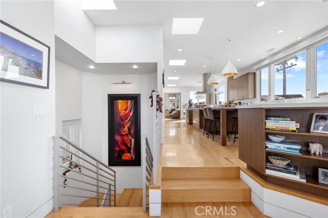 Detail Gallery Image 19 of 67 For 308 17th St, Manhattan Beach,  CA 90266 - 4 Beds | 3/1 Baths
