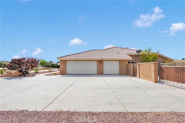 Detail Gallery Image 3 of 69 For 19501 Kinai Rd, Apple Valley,  CA 92307 - 4 Beds | 2/1 Baths