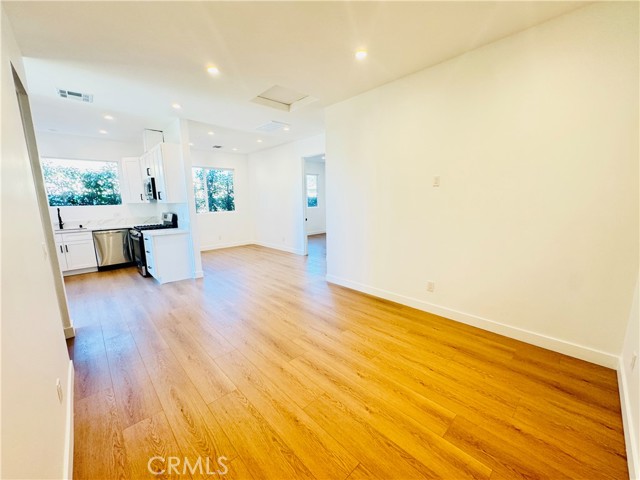 Detail Gallery Image 8 of 18 For 6858 Aura Ave, Reseda,  CA 91335 - 2 Beds | 1 Baths