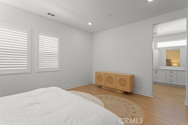 352 Merit, Irvine CA: https://media.crmls.org/medias/51f186c0-c9fe-460e-95ff-33ac73c58d76.jpg