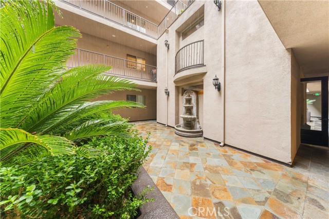 Detail Gallery Image 49 of 53 For 11218 Camarillo St #404,  Toluca Lake,  CA 91602 - 3 Beds | 3 Baths