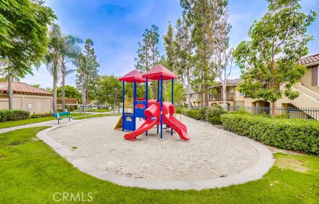 253 Gallery Way, Tustin CA: https://media.crmls.org/medias/51f29cee-c38c-4281-a545-9e5a68a5f7ba.jpg