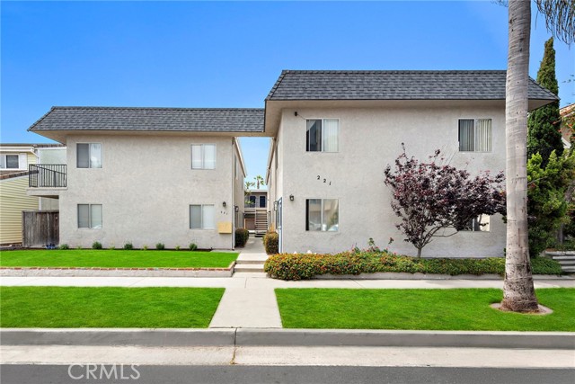 221 10th Street, Huntington Beach CA: https://media.crmls.org/medias/51f2a5c6-4f01-4656-8d63-09047c53ca1b.jpg