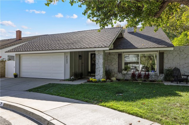 Detail Gallery Image 2 of 52 For 25457 via Macarena, Valencia,  CA 91355 - 5 Beds | 3 Baths