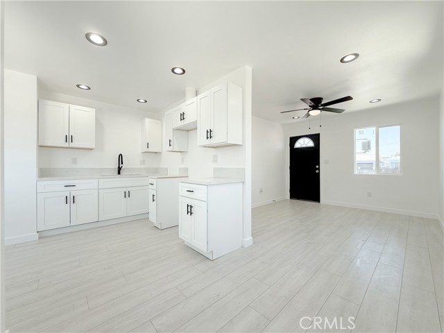 518 N Wilmington Avenue, Compton CA: https://media.crmls.org/medias/51f3579e-d1ad-46d6-9b13-7ac224bfe98a.jpg
