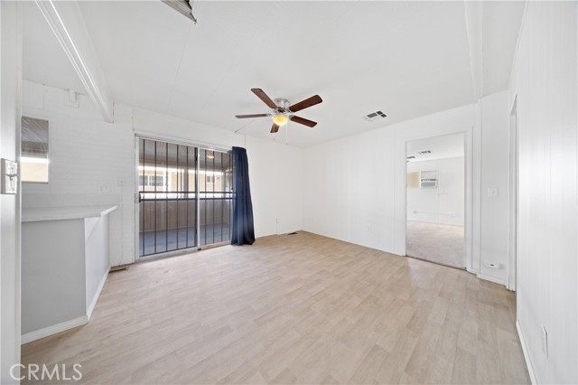 1895 W Devonshire Avenue, Hemet CA: https://media.crmls.org/medias/51f47db1-3ca2-4ced-bb68-ec91f50fb3d8.jpg