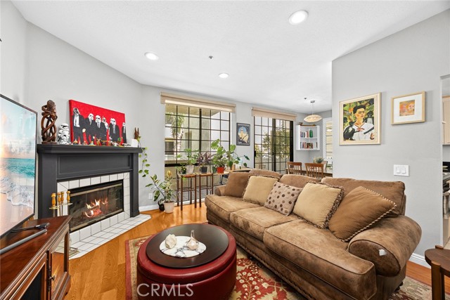 245 S Holliston Avenue, Pasadena CA: https://media.crmls.org/medias/51f4bfda-64ec-44dd-9938-d718ad03ec8a.jpg