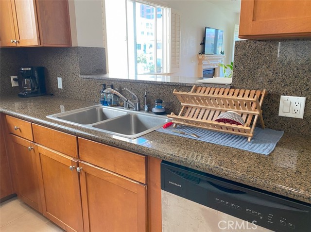 Detail Gallery Image 9 of 32 For 1241 S Westgate Ave #202,  Los Angeles,  CA 90025 - 3 Beds | 2/1 Baths