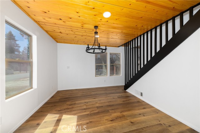 40085 Forest Road, Big Bear Lake CA: https://media.crmls.org/medias/51f5fb8b-630a-4b5e-9257-ce0d79dc3665.jpg