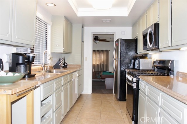 Detail Gallery Image 4 of 25 For 71817 Samarkand Dr, Twentynine Palms,  CA 92277 - 4 Beds | 3 Baths
