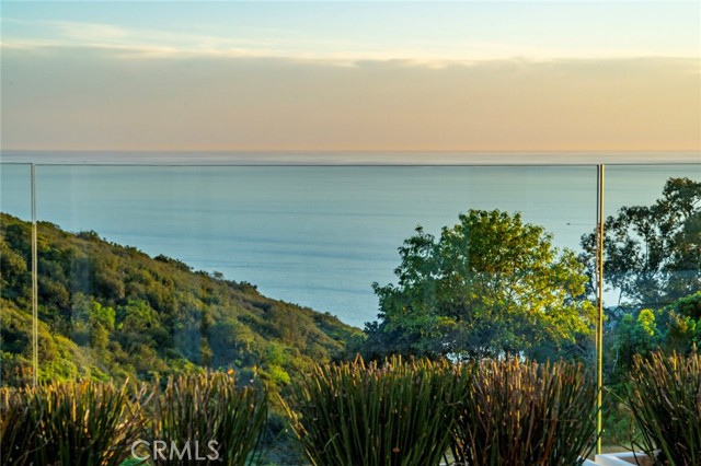 Detail Gallery Image 11 of 32 For 1630 Del Mar, Laguna Beach,  CA 92651 - 2 Beds | 3/1 Baths