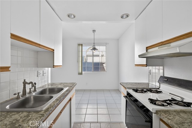 Detail Gallery Image 18 of 33 For 4441 Woodman Ave #111,  Sherman Oaks,  CA 91423 - 0 Beds | 1 Baths