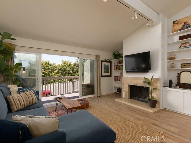 Detail Gallery Image 7 of 21 For 907 Caminito Madrigal #B,  Carlsbad,  CA 92011 - 2 Beds | 2/1 Baths