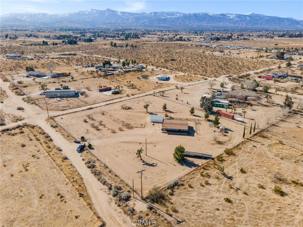 https://media.crmls.org/medias/51f8dde3-0594-4ec8-a074-0c5a322a2a67.jpg?preset=X-Large