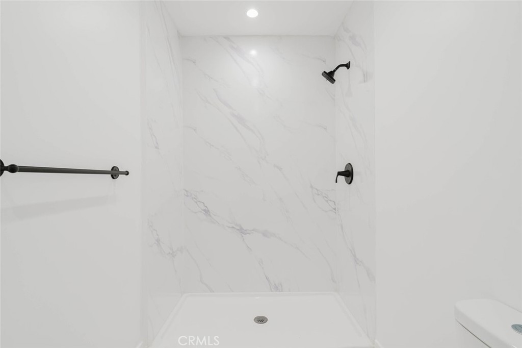https://media.crmls.org/medias/51f9be81-623d-4fbe-b8eb-27ce17d74f70.jpg?preset=X-Large