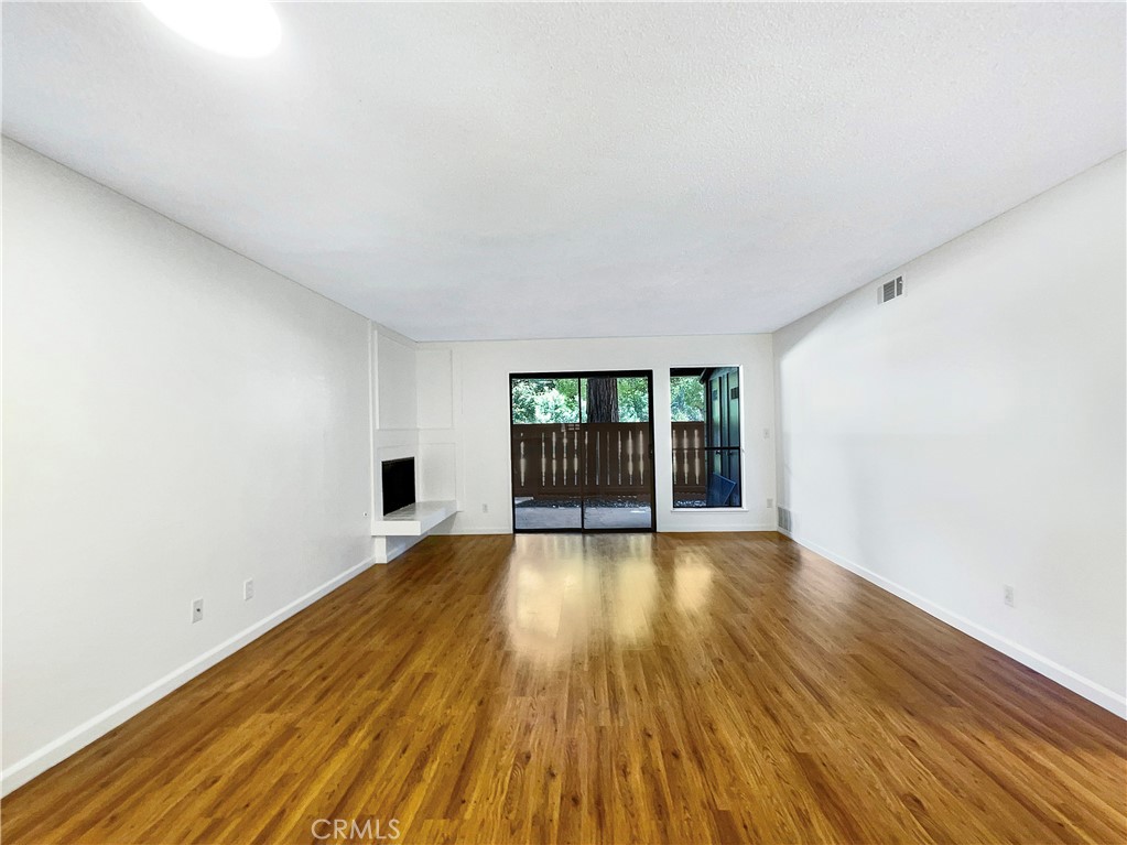 https://media.crmls.org/medias/51faf9b4-419d-438d-9769-33d5ed83e330.jpg?preset=X-Large