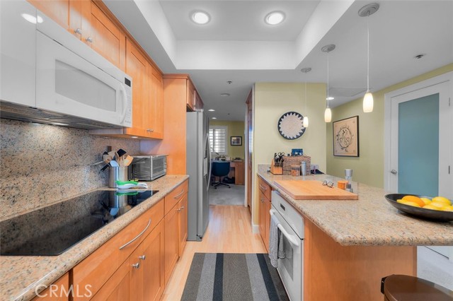 Detail Gallery Image 10 of 41 For 510 the Village #307,  Redondo Beach,  CA 90277 - 2 Beds | 2 Baths