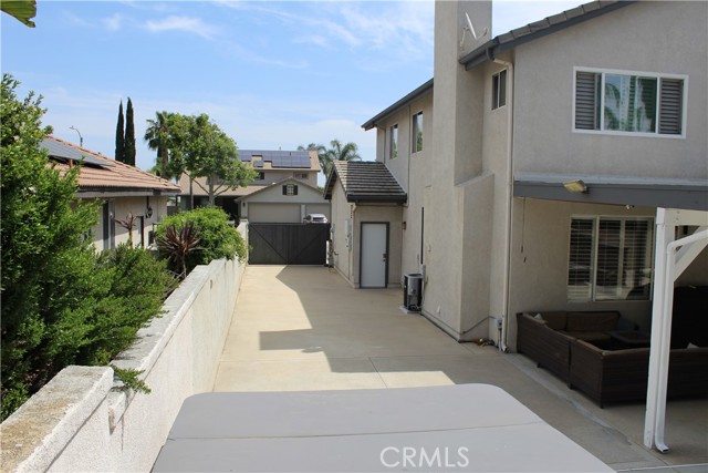 1338 Coral Gables Circle, Corona CA: https://media.crmls.org/medias/51fd8a8f-aca4-4a9f-ad92-c6fe45f9ec41.jpg