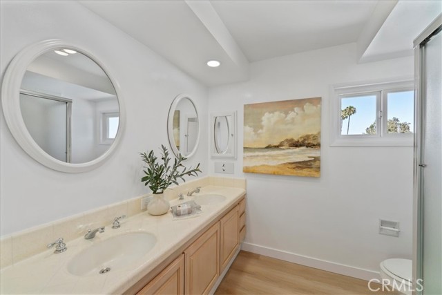 6451 E Shire Way, Long Beach CA: https://media.crmls.org/medias/51fed386-6060-476a-a010-fd9e8c8ff54d.jpg