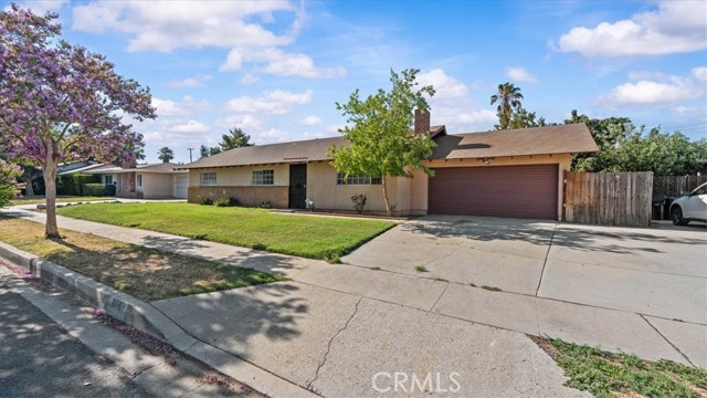 878 E Holly Street, Rialto CA: https://media.crmls.org/medias/51ff0cae-b741-4104-b597-da2faf70c1df.jpg