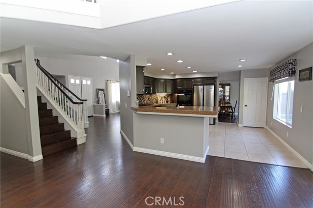 Detail Gallery Image 11 of 34 For 26426 Cardinal Dr, Canyon Country,  CA 91387 - 4 Beds | 3/1 Baths