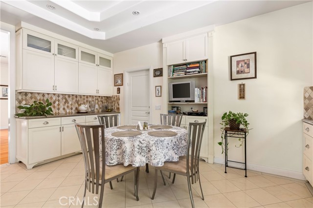 4811 Heaven Avenue, Woodland Hills CA: https://media.crmls.org/medias/52008593-bb5c-4077-b56a-b857a6caf85b.jpg