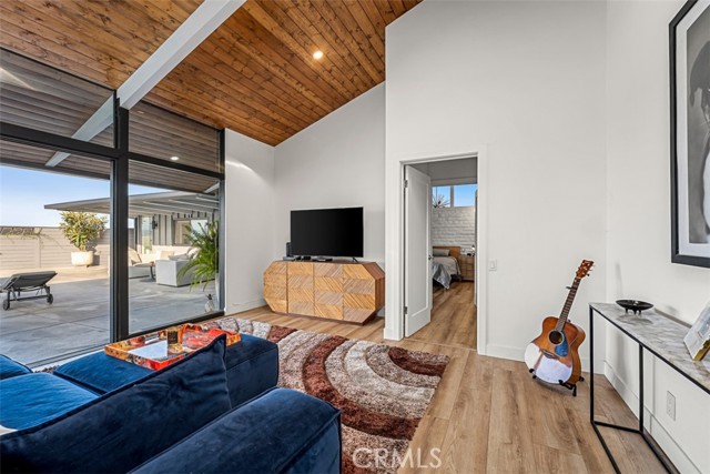 4139 S Cloverdale Avenue, Los Angeles CA: https://media.crmls.org/medias/52012180-85d9-46b0-bc7a-1782ecc43baf.jpg