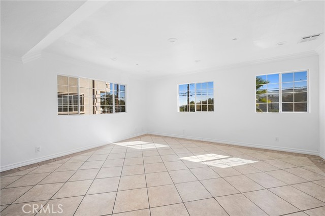 Detail Gallery Image 5 of 30 For 6831 Valmont St #1,  Tujunga,  CA 91042 - 3 Beds | 2/1 Baths