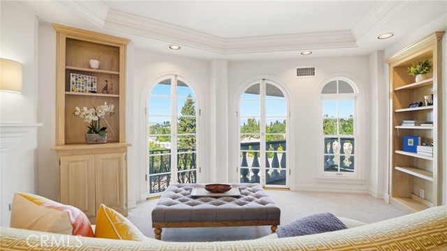 Detail Gallery Image 2 of 74 For 4548 Ellenboro, Woodland Hills,  CA 91364 - 4 Beds | 4/1 Baths