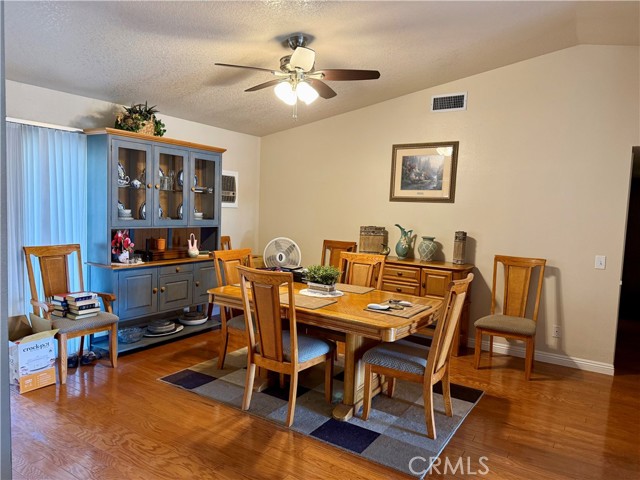 Detail Gallery Image 8 of 25 For 14372 Woodland Dr, Victorville,  CA 92395 - 3 Beds | 2 Baths