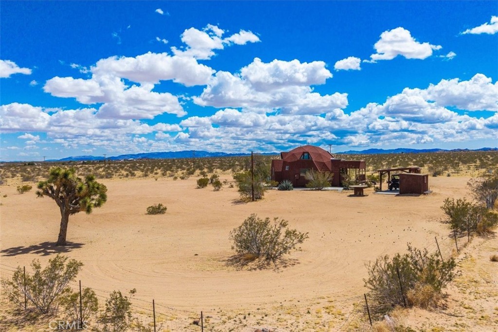 https://media.crmls.org/medias/52026ee6-71c4-4a27-ae67-f922c5cb6b2e.jpg?preset=X-Large