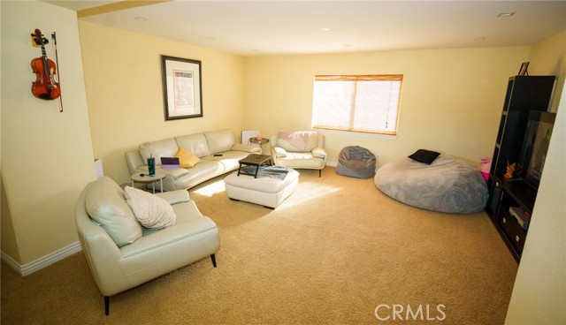 Detail Gallery Image 15 of 20 For 27462 English Ivy Ln, Canyon Country,  CA 91387 - 5 Beds | 3 Baths