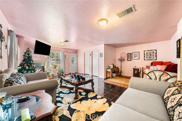 Detail Gallery Image 5 of 27 For 1584 E Davidson St, San Bernardino,  CA 92408 - 3 Beds | 2/1 Baths