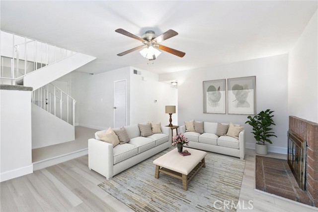 21827 Centurion Way, Saugus CA: https://media.crmls.org/medias/520347fa-1005-459b-8803-8c7e7fb9f963.jpg