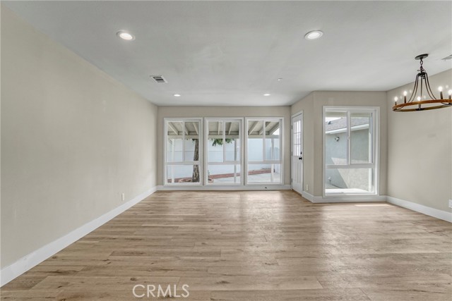 Detail Gallery Image 8 of 43 For 7909 Aldea Ave, Lake Balboa,  CA 91406 - 6 Beds | 5/2 Baths