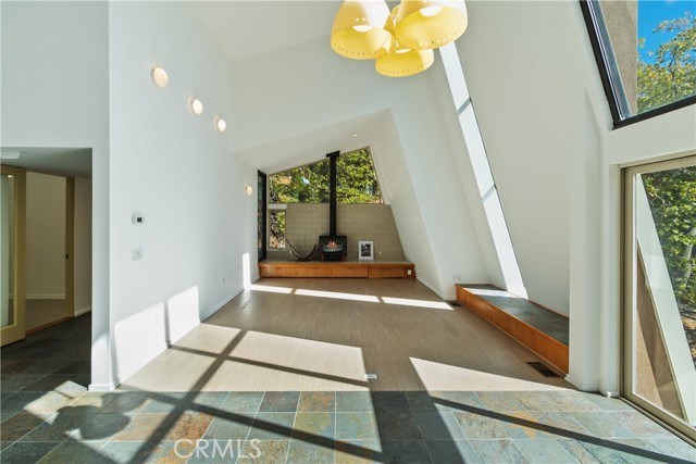 Detail Gallery Image 4 of 75 For 22 Holly Dr, Running Springs,  CA 92382 - 3 Beds | 2/1 Baths