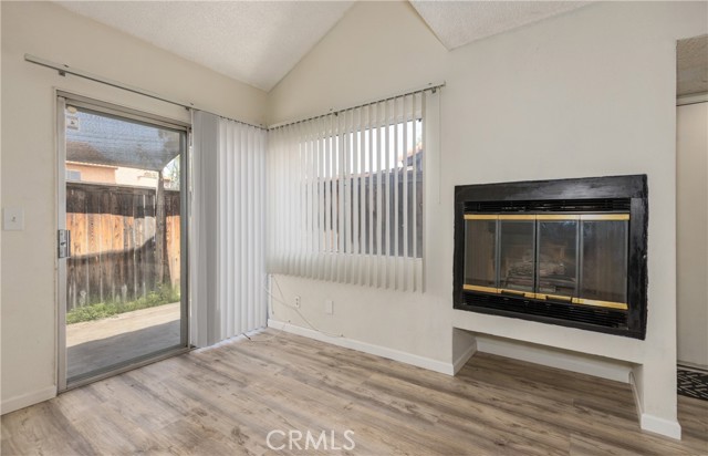 16595 Terrace Lane, Fontana CA: https://media.crmls.org/medias/5203aedf-4e52-4f2a-be16-8d762cebfa8f.jpg