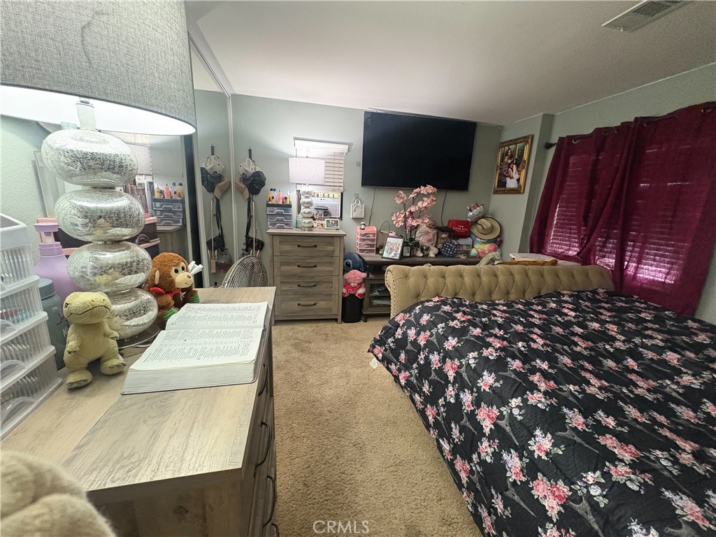 https://media.crmls.org/medias/52046d96-8b0e-4808-9a42-781a0a455b57.jpg?preset=X-Large
