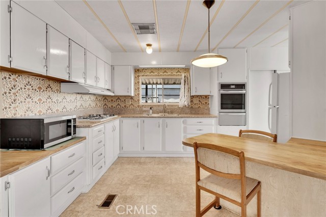 200 San Bernardino, Rialto CA: https://media.crmls.org/medias/520519b7-c6b0-403d-90c7-677c489684de.jpg