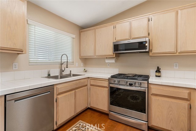 Detail Gallery Image 10 of 37 For 18250 Preston St, Hesperia,  CA 92345 - 3 Beds | 2 Baths